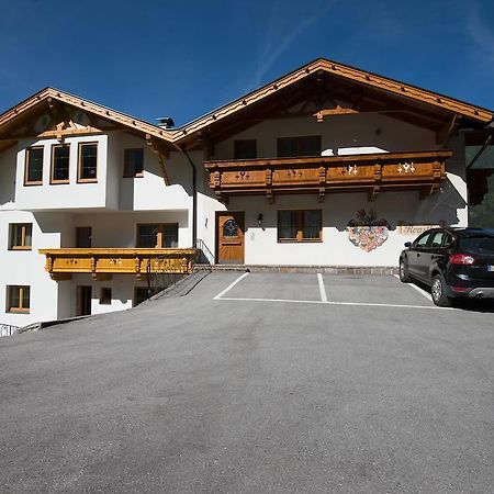 Appartementhaus Pinnisblick Нойштифт-им-Штубайталь Экстерьер фото