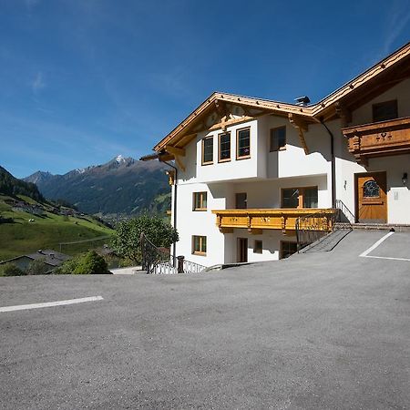 Appartementhaus Pinnisblick Нойштифт-им-Штубайталь Экстерьер фото