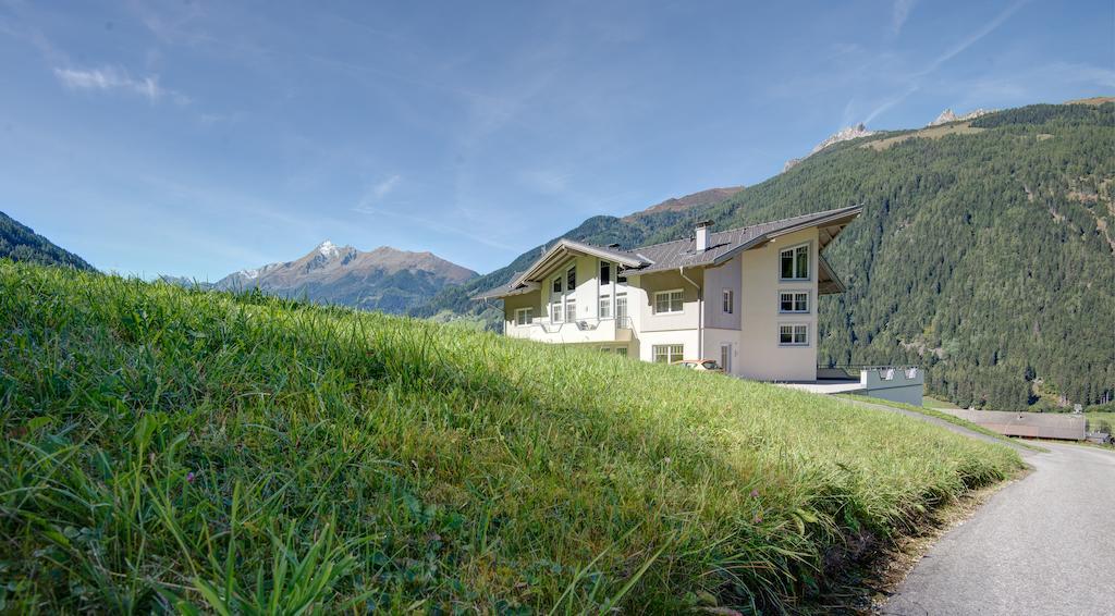 Appartementhaus Pinnisblick Нойштифт-им-Штубайталь Экстерьер фото