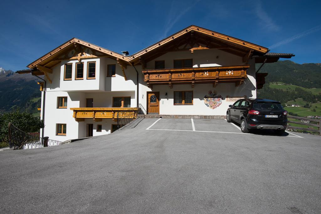 Appartementhaus Pinnisblick Нойштифт-им-Штубайталь Экстерьер фото