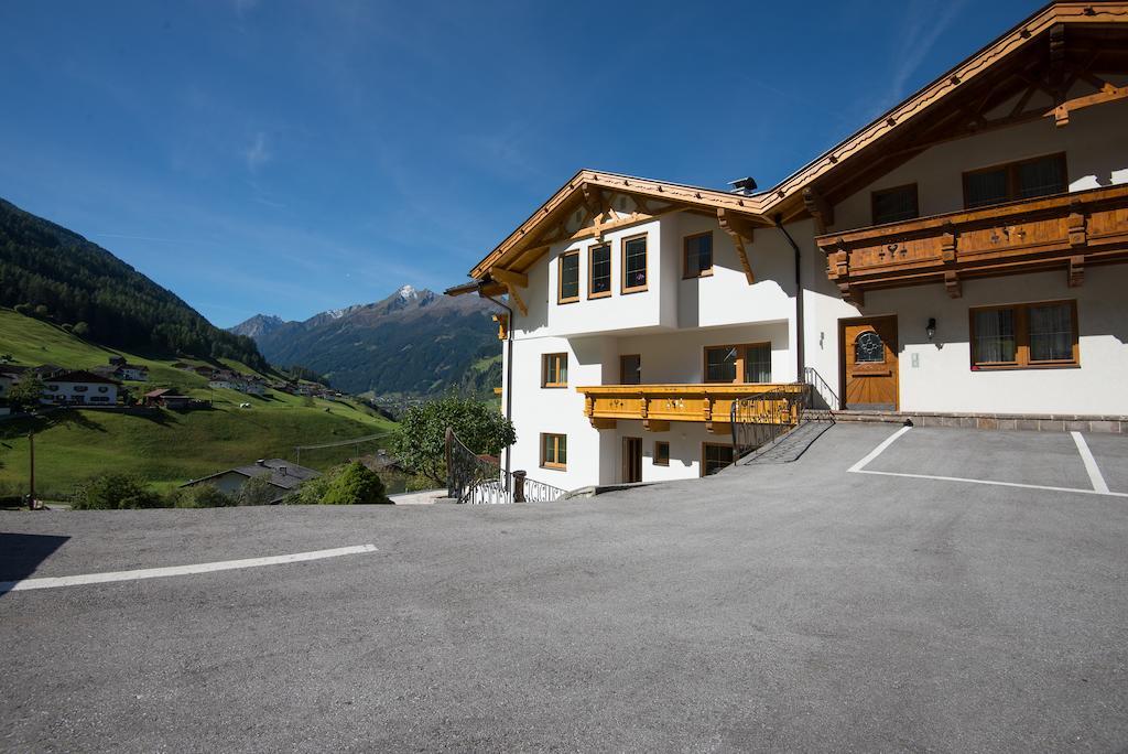 Appartementhaus Pinnisblick Нойштифт-им-Штубайталь Экстерьер фото